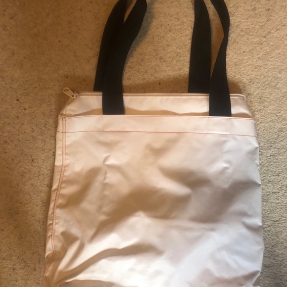 Roxy zip up tote - Picture 2 of 2